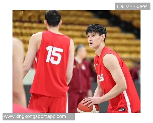 曾凡博回防失位被狄龙三分命中比赛局势瞬息万变