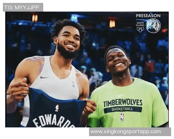 爱德华兹现场脱下比赛球衣赠送球迷令人惊叹的温暖瞬间