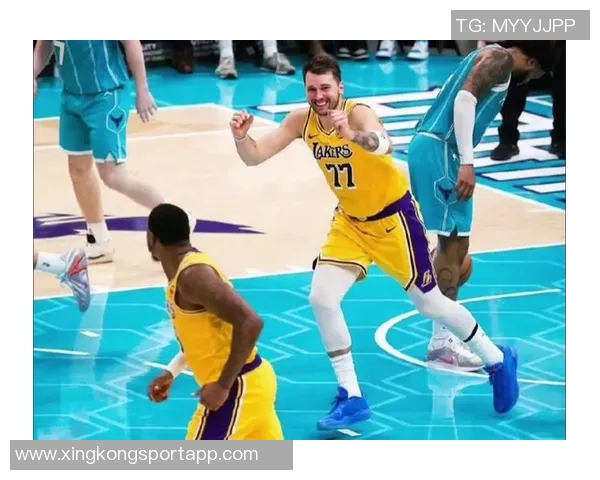 八村塁赛季首扣篮精彩瞬间回顾东契奇之前的勉强扣篮对比分析